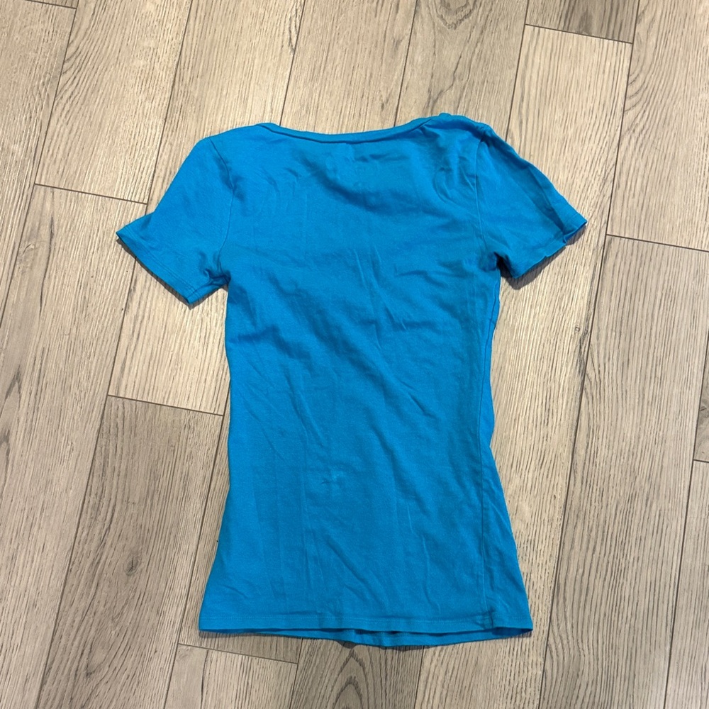 Blue Women's Top Junior size s small shirt in good used condition - Picture 3 of 3